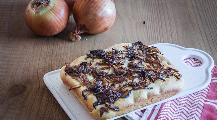 FOCACCIA DE CEBOLLA CARAMELIZADA Focaccia de cebolla caramelizada