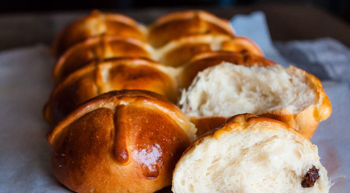 HOT CROSS BUNS (bollos de pascua) Hot cross buns